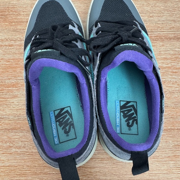 Vans - Picture 2 of 5